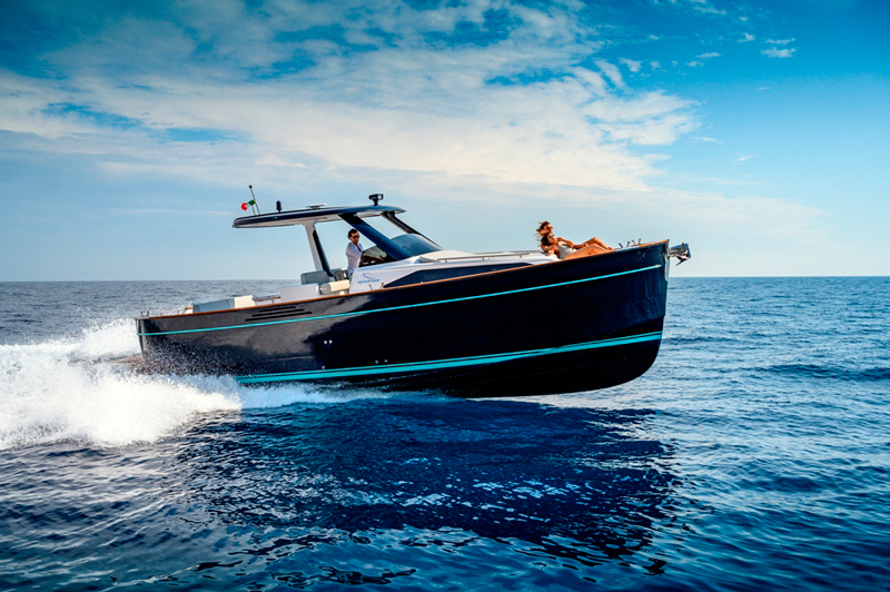 Amura,AmuraWorld,AmuraYachts, El Gozzo 35, de los modelos más vendidos de Apreramare, estará en el Genoa Boat Show.