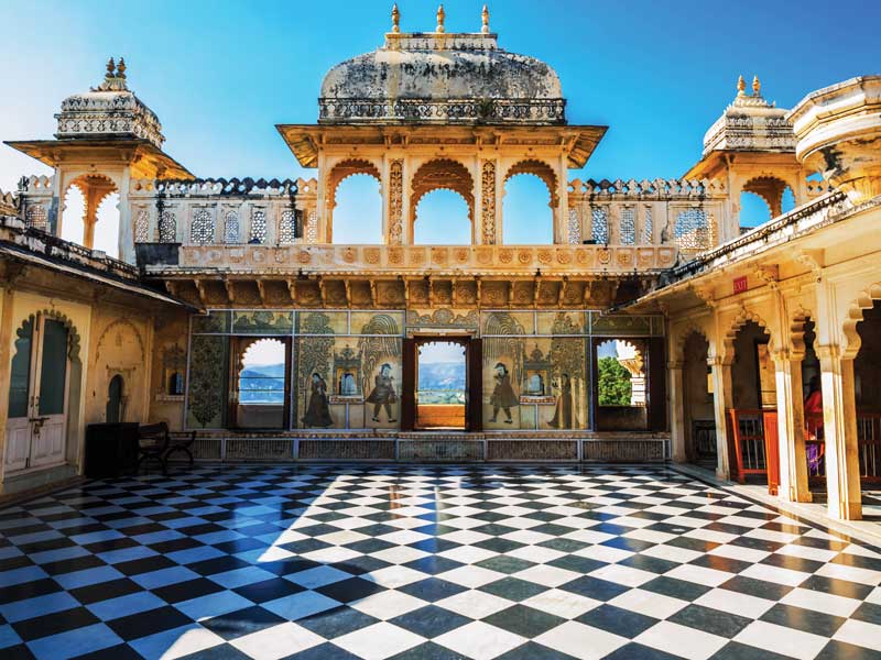 Los impresionantes  patios de los palacios en Udaipur, cuentan con una infinidad de historias entre sus muros. 
