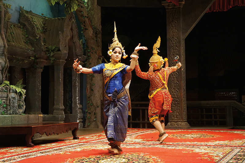 Amura, Camboya, Cambodia, Dance of the Apsara is a classical Khmer dance created by the Royal Ballet of Cambodia.