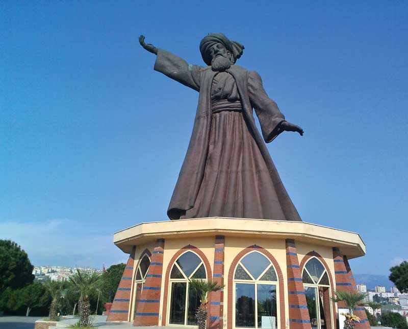 Amura,AmuraWorld,AmuraYachts,Mevlana Rumi, la vía del corazón, Monumental estatua de Mevlana Rumi del escultor Eray Okkan en Buca, Izmir, Turquía.