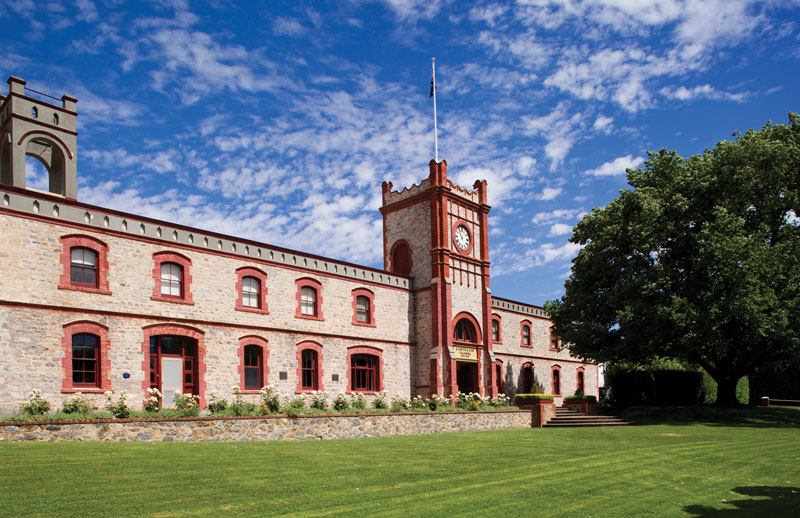 Amura,AmuraWorld,AmuraYachts,Tasmania,Australia, Una de las bodegas australianas más antiguas es Yalumba, fundada por Samuel Smith en 1849. / One of Australia's oldest wineries is Yalumba, founded by Samuel Smith in 1849.<br />