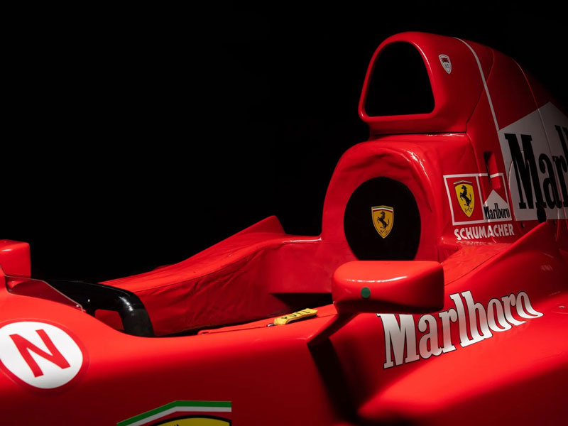 Amura,AmuraWorld,AmuraYachts, El auto fue corrido por Eddie Irvine, pero uno de sus dueños le colocó los distintivos de Michael Schumacher.