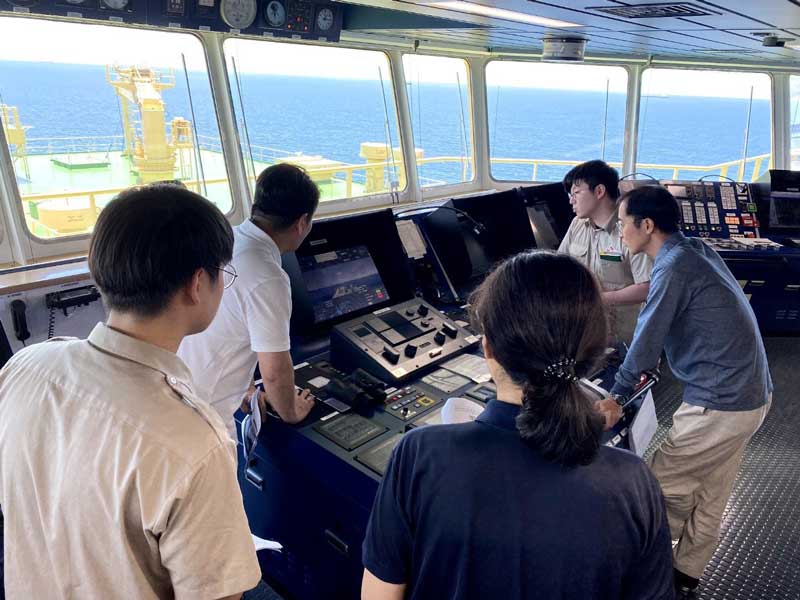 Amura,AmuraWorld,AmuraYachts, El personal del buque transportador <em>Prism Courage</em> estuvo atento a las decisiones del programa HiNAS 2.0 de navegación autónoma.