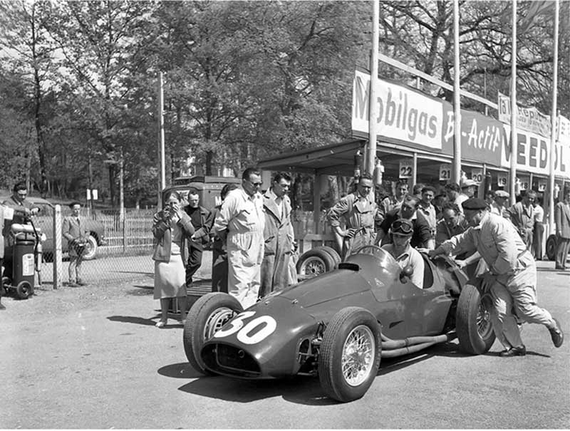 Amura,AmuraWorld,AmuraYachts, Alberto Ascari resultó el primer campeón de pilotos de Ferrari 1952 y 1953.
