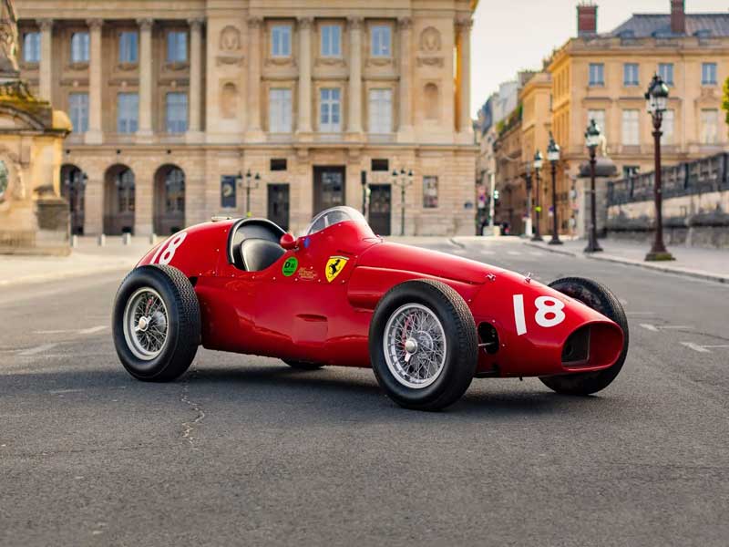 Amura,AmuraWorld,AmuraYachts, El Ferrari 625 F1 fue el precursor de los autos deportivos de cuatro cilindros en línea.