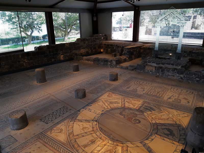 Amura,AmuraWorld,AmuraYachts, En el Parque Nacional Hamat Tiberias se exhiben los restos de una antigua sinagoga.