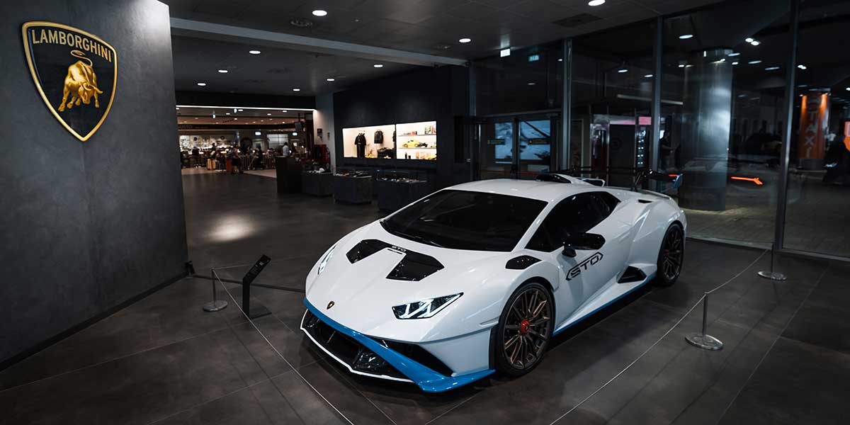 Lamborghini, lujo en el aeropuerto de Bolonia