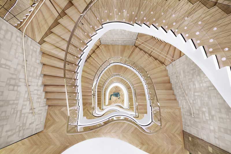 Amura,AmuraWorld,AmuraYachts, La escalera de caracol está inspirada en los diseños de Elsa Peretti.