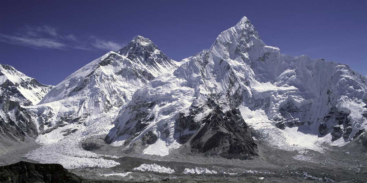 El monte Everest se llena de basura