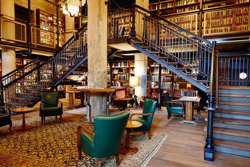 Amura,AmuraWorld,AmuraYachts, La biblioteca del hotel tiene un acervo de más de 3,700 obras literarias.
