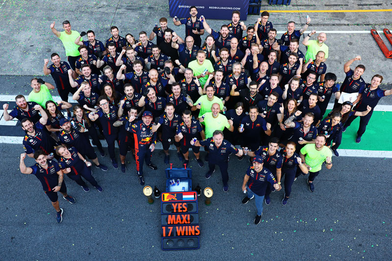Amura,AmuraWorld,AmuraYachts, El equipo Red Bull celebró la victoria 17 de Max Verstappen en la temporada.