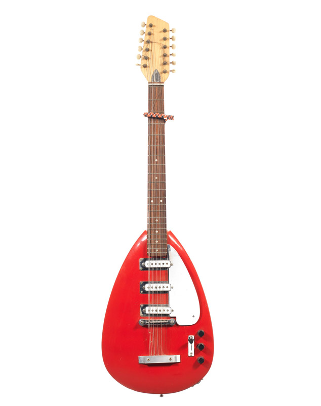 Amura,AmuraWorld,AmuraYachts, David Bowie A Vox MK.XII Twelve-String electric Guitar, finales de 1960.