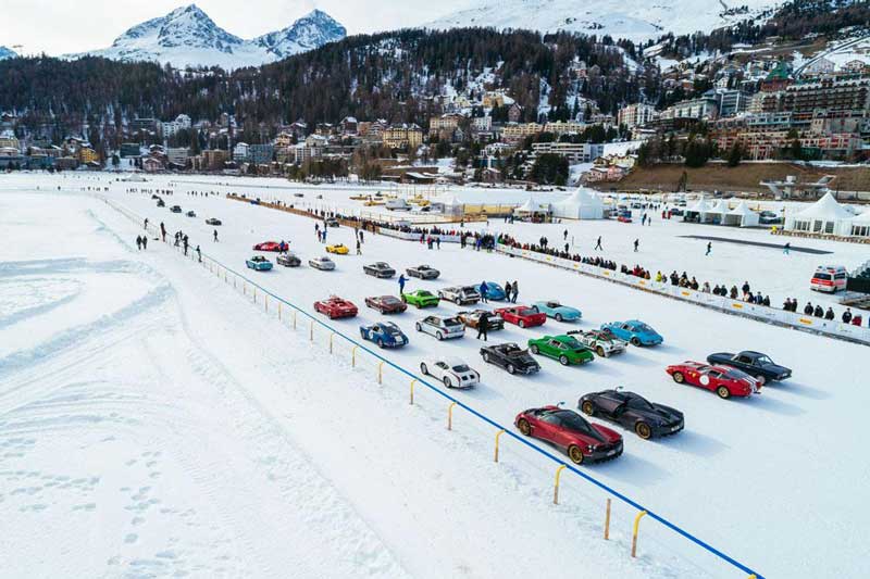 Amura,AmuraWorld,AmuraYachts, Sobre el congelado lago St. Moritz son exhibidos los autos participantes de The ICE St. Moritz-International Concours of Elegance.