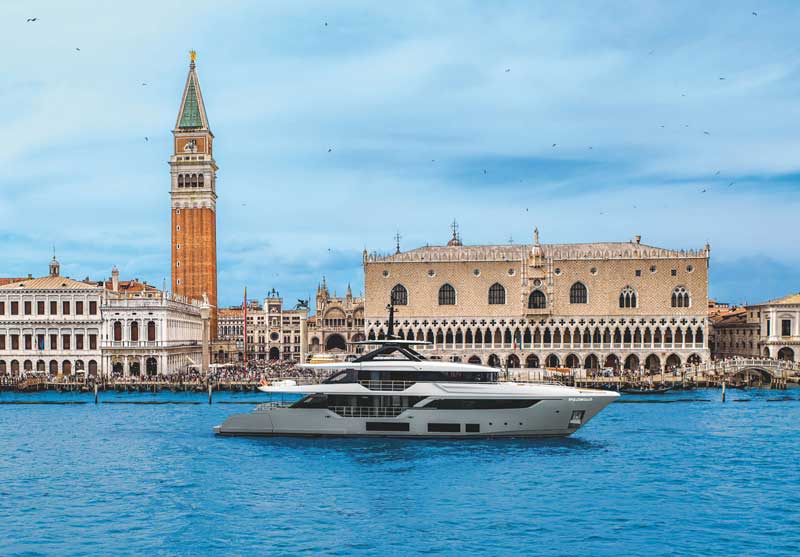 Amura,AmuraWorld,AmuraYachts, Pershing GTX80, una de las dos novedades de Ferretti Group en el Venice Boat Show.