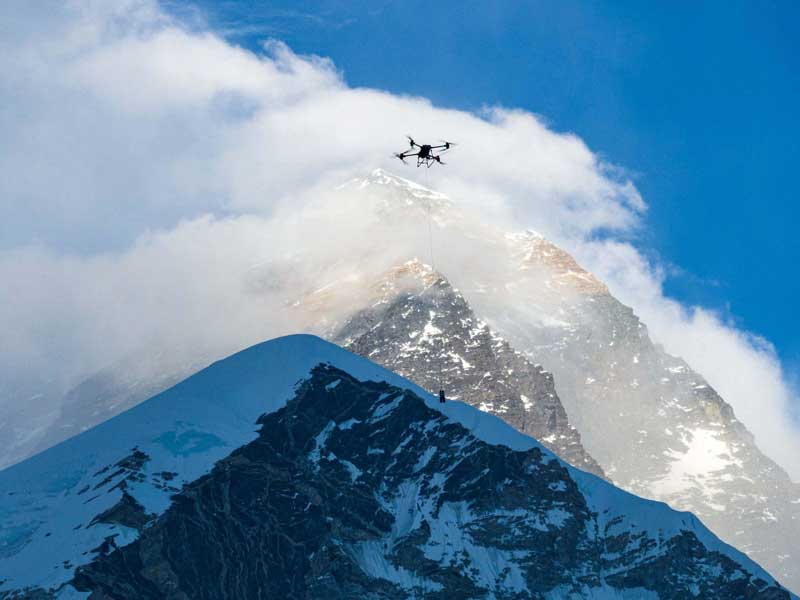 Amura,AmuraWorld,AmuraYachts, Iniciaron las pruebas de drones para realizar labores de apoyo a expedicionarios en el monte Everest.