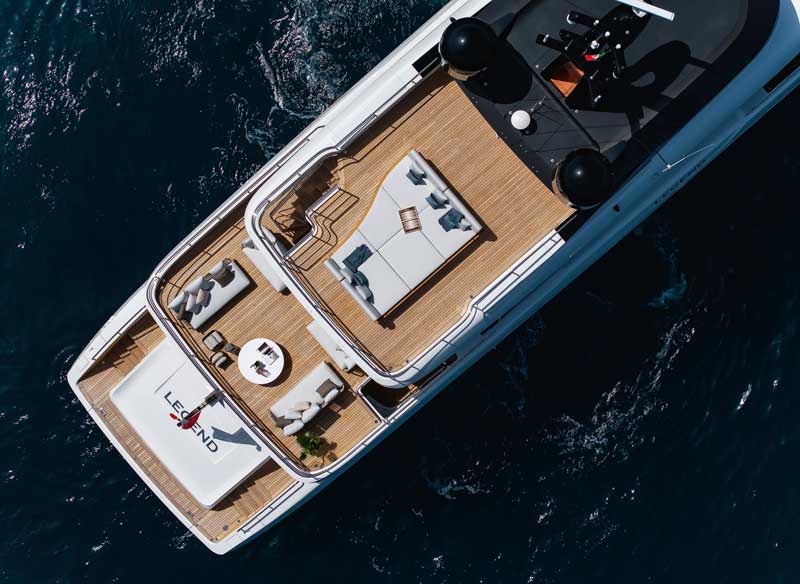 Amura,AmuraWorld,AmuraYachts, En el <em>Sun Deck</em> hay un solárium personalizado tipo “piano de cola” diseñado por Lazzarini Pickering Architects.