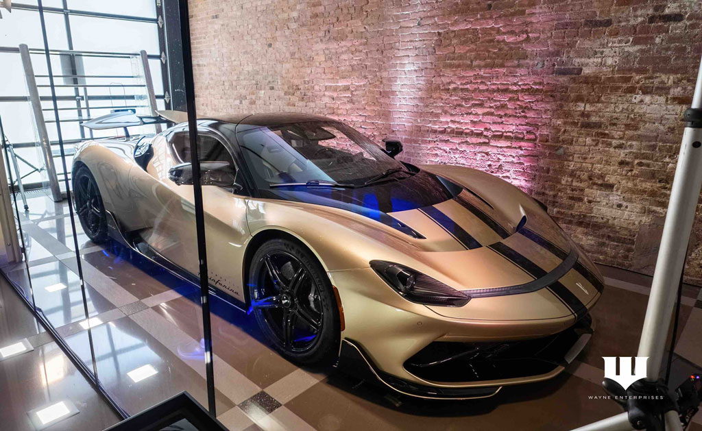 Amura,AmuraWorld,AmuraYachts, Un modelo hiper GT Battista se exhibe en la 'Wayne Enterprises Experience'.