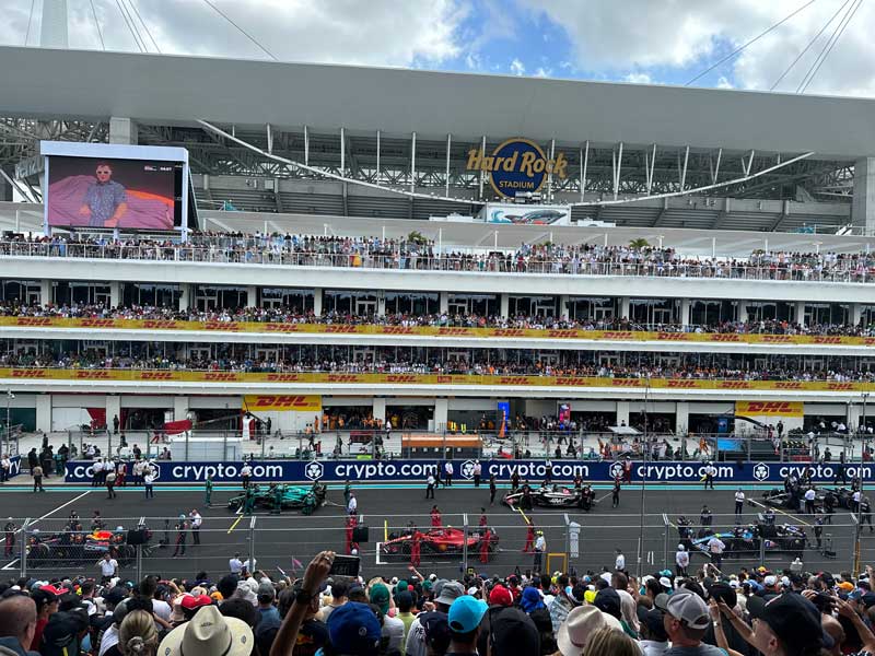 Amura,AmuraWorld,AmuraYachts, El circuito del Gran Premio de Miami de Fórmula 1. De fondo, el Hard Rock Stadium.