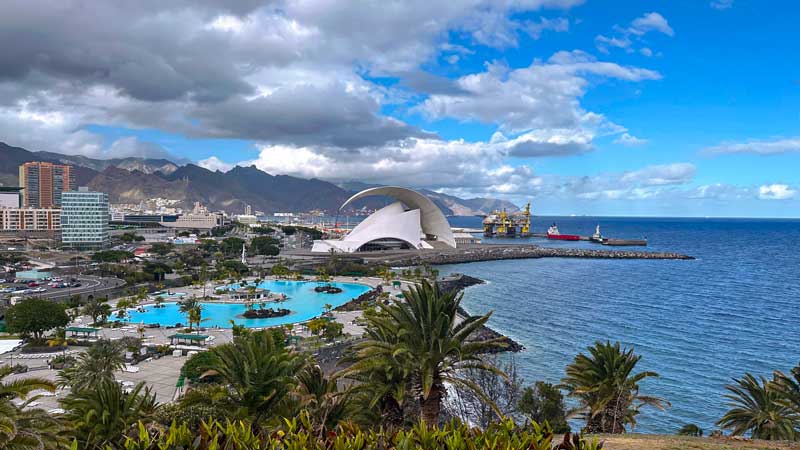 Amura,AmuraWorld,AmuraYachts, Santa Cruz de Tenerife, con el Auditorio de Tenerife de fondo.