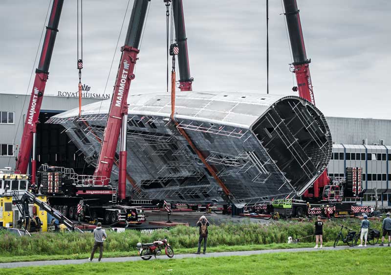 Amura,AmuraWorld,AmuraYachts, Proceso del giro del Proyecto 410 en el astillero de Royal Huisman en Vollenhove, Países Bajos.