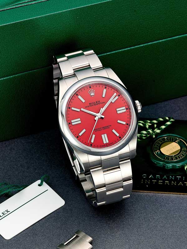 Amura,AmuraWorld,AmuraYachts, Rolex Oyster Perpetual con brazalete de acero inoxidable y esfera lacada en rojo Coral, 2020.