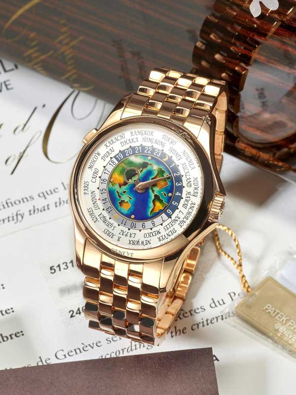 Amura,AmuraWorld,AmuraYachts, Patek Philippe World Time en oro rosa y esfera de esmalte <em>cloisonné</em>, posiblemente único, 2017.