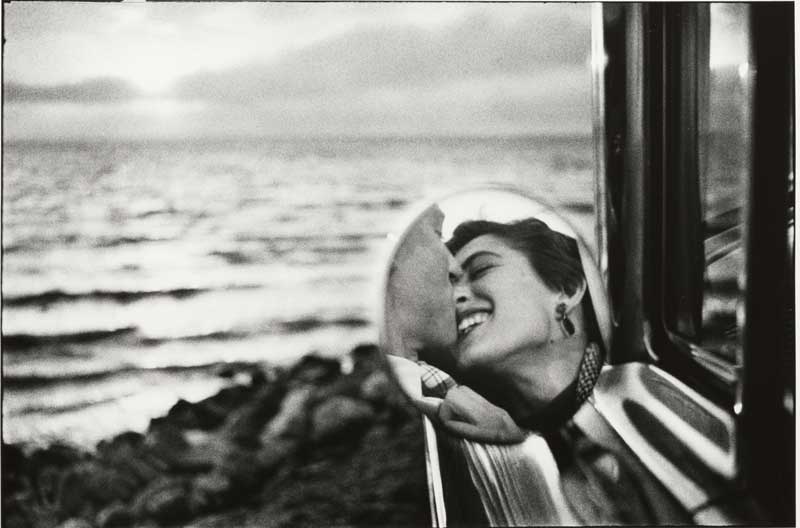 Amura,AmuraWorld,AmuraYachts, Elliott Erwitt, <em>'California'</em> (<em>Kiss</em>), 1955.