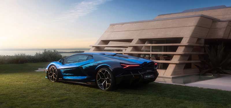 Amura,AmuraWorld,AmuraYachts, Los tonos del mar Mediterráneo inspiraron el Lamborghini Revuelto <em>Opera Unica</em>.