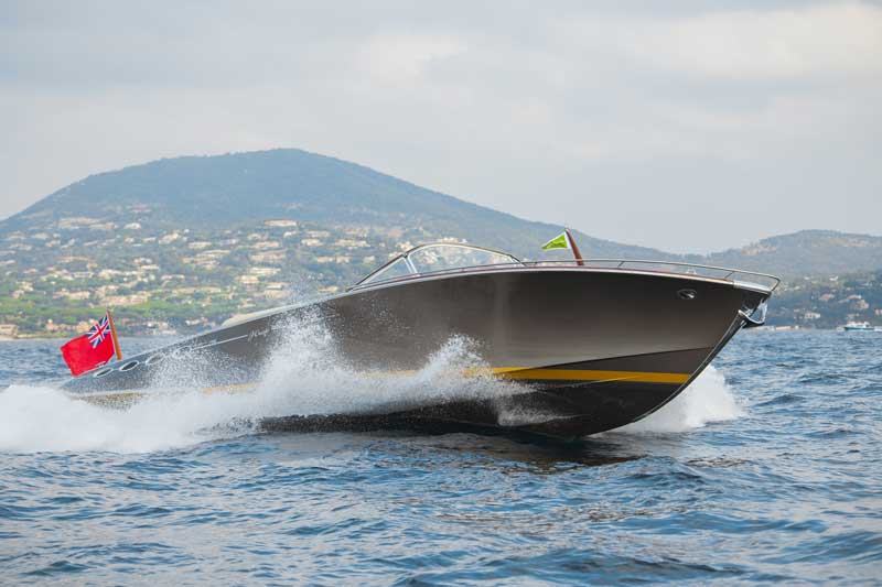 Amura,AmuraWorld,AmuraYachts, El Torpedo <em>BaBeBi</em>, presenta el primer casco plateado metálico totalmente 