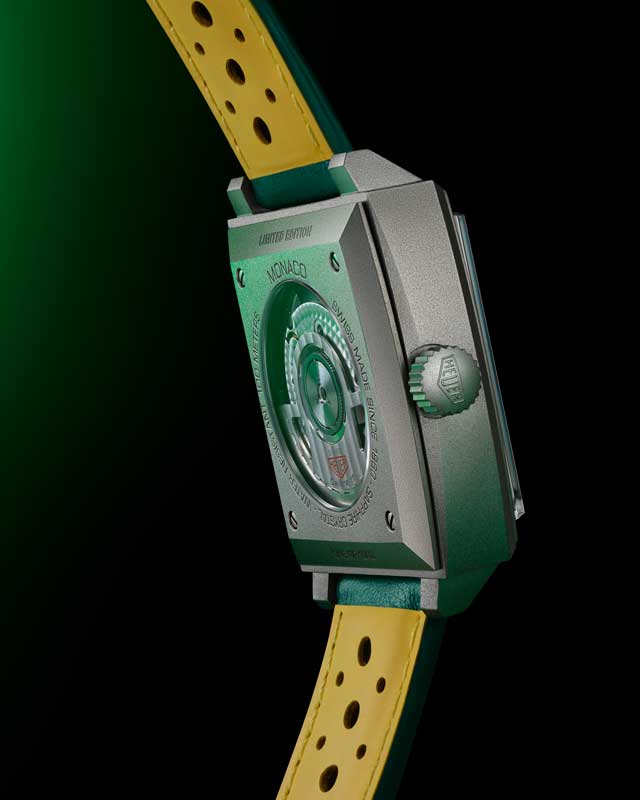 Amura,AmuraWorld,AmuraYachts, El fondo de zafiro de la caja permite observar el Calibre 11 del TAG Heuer Monaco Chronograph Racing Green.