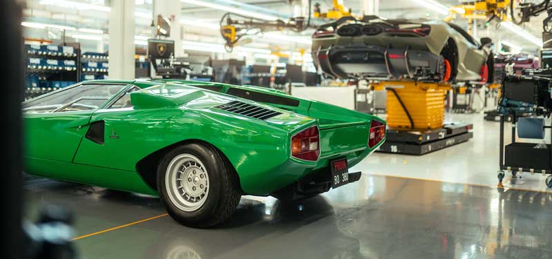 Amura,AmuraWorld,AmuraYachts, En la línea de producción del Countach LP 400, actualmente se fabrica el Lamborghini Revuelto.