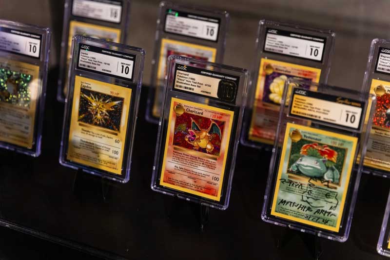 Amura,AmuraWorld,AmuraYachts, Además de las tarjetas deportivas, también presentó una selección curada de tarjetas de Pokémon, liderada por una promocional Holo Pikachu que alcanzó los 360,000 dólares.