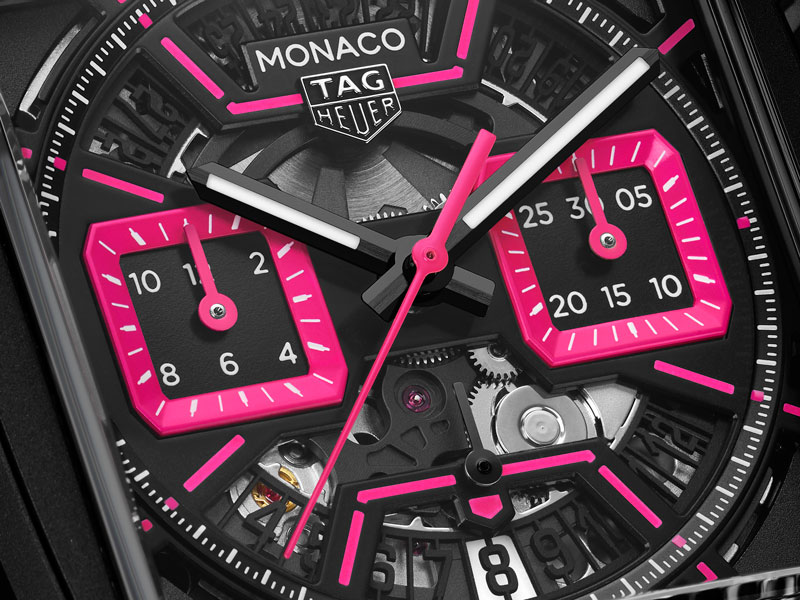 Amura,AmuraWorld,AmuraYachts, Los tonos rosas resaltan en la carátula del TAG Heuer Monaco.