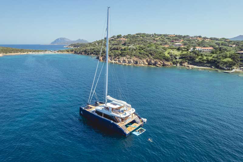 Amura,AmuraWorld,AmuraYachts, En caso de requerirse, <em>Mischievous</em> cuenta con un par de motores de 225 HP.