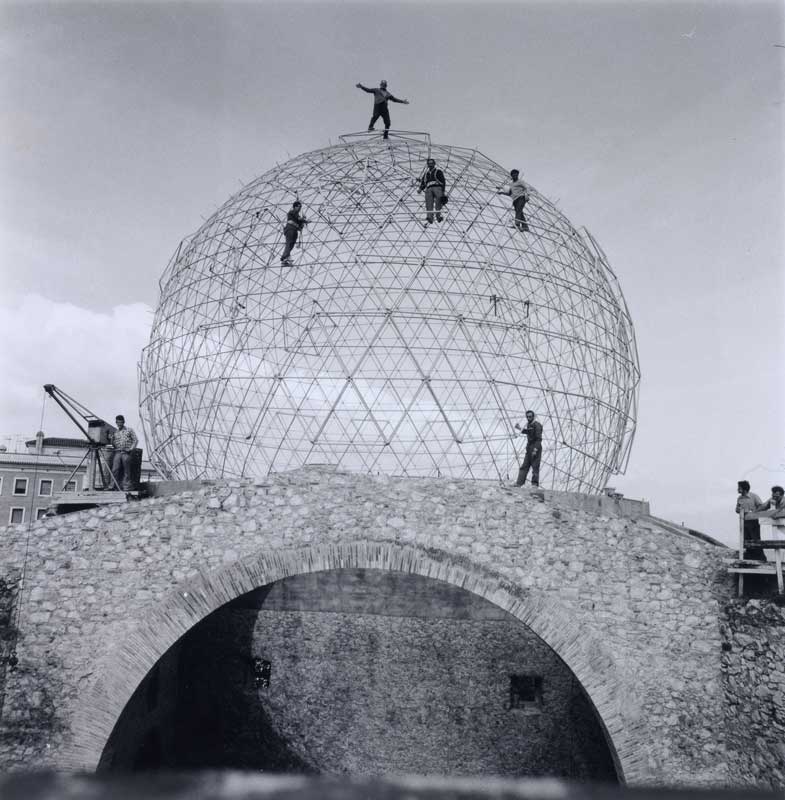 Amura,AmuraWorld,AmuraYachts, La cúpula del Teatro-Museo Dalí en construcción, 1972. Foto: Melitó Casals, 'Meli'.