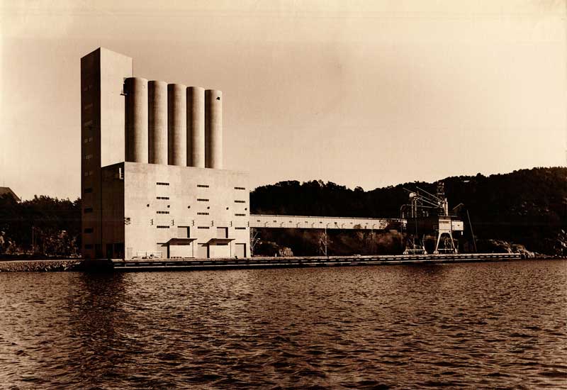 Amura,AmuraWorld,AmuraYachts, Fotografía de 1936 del silo original diseñado por Arne Korsmo y Sverre Aasland. Foto: Statsarkivet / Agderbilder