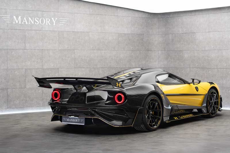 Amura,AmuraWorld,AmuraYachts, En la parte posterior del Ford GT Mansory x Under Armour Le Mansory.se instaló un alerón con <em>flaps</em> integrados.