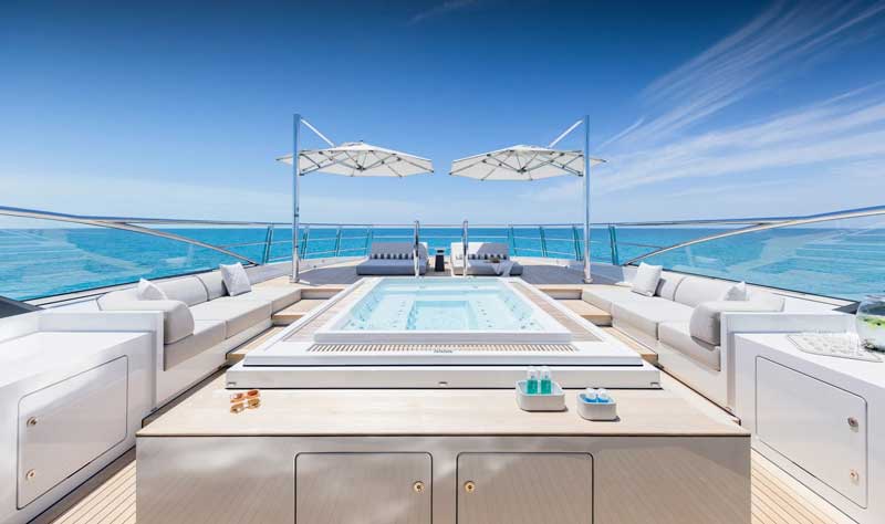Amura,AmuraWorld,AmuraYachts, Detalle del <em>Entourage</em>, ganador del World Superyacht Award.