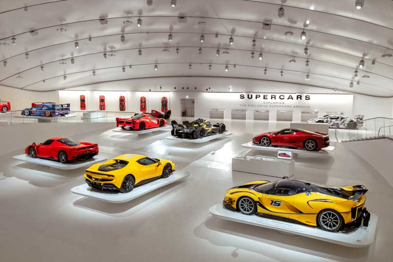 Amura,AmuraWorld,AmuraYachts, En cinco salas se muestran los superautos Ferrari.