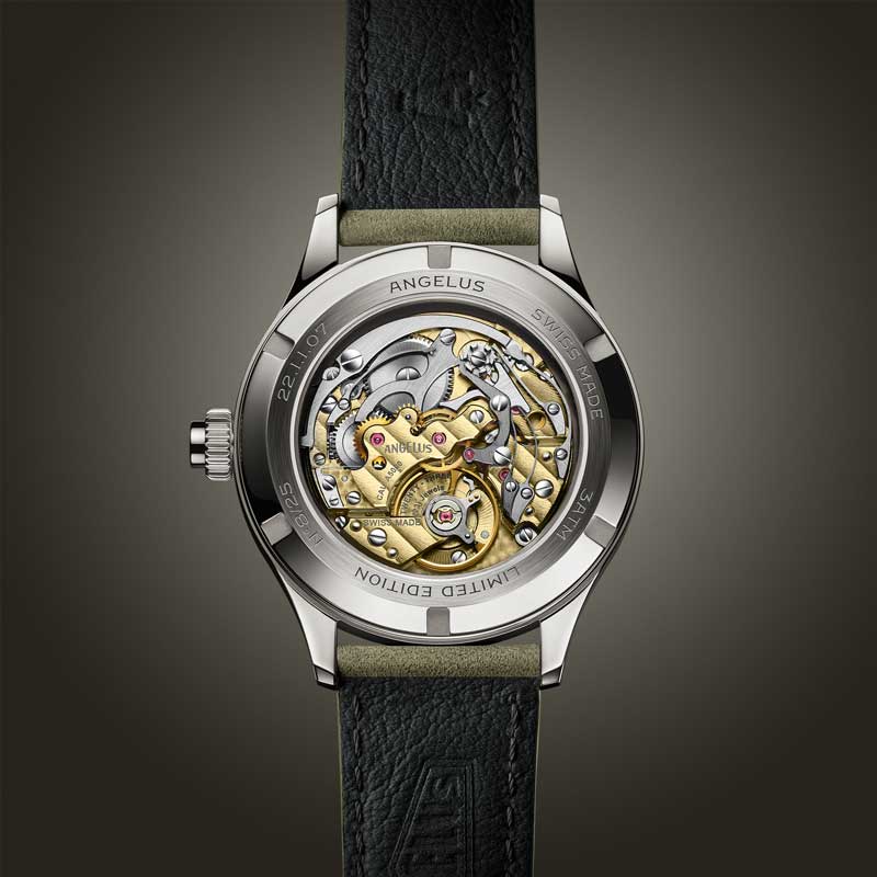 Amura,AmuraWorld,AmuraYachts, La tapa de zafiro permite ver el calibre A5000 de manufactura interna de Angelus.