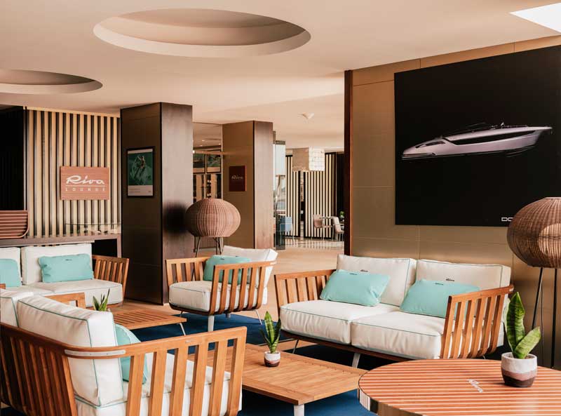 Amura,AmuraWorld,AmuraYachts, Los tonos Riva --turquesa, naranja y crema– dominan el Riva Lounge de Hotel de Mar Gran Meliá.