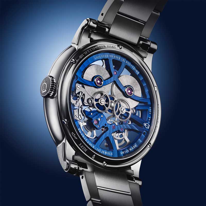 Amura,AmuraWorld,AmuraYachts, El zafiro abombado con tratamiento antirreflejos en ambas caras permite observar el calibre del Nebula 41.5 Steel.