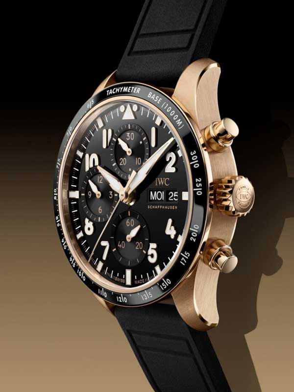 Amura,AmuraWorld,AmuraYachts, IWC, patrocinador de la ficticia escudería APXGP de la película <em>Formula</em> <em>1</em>.