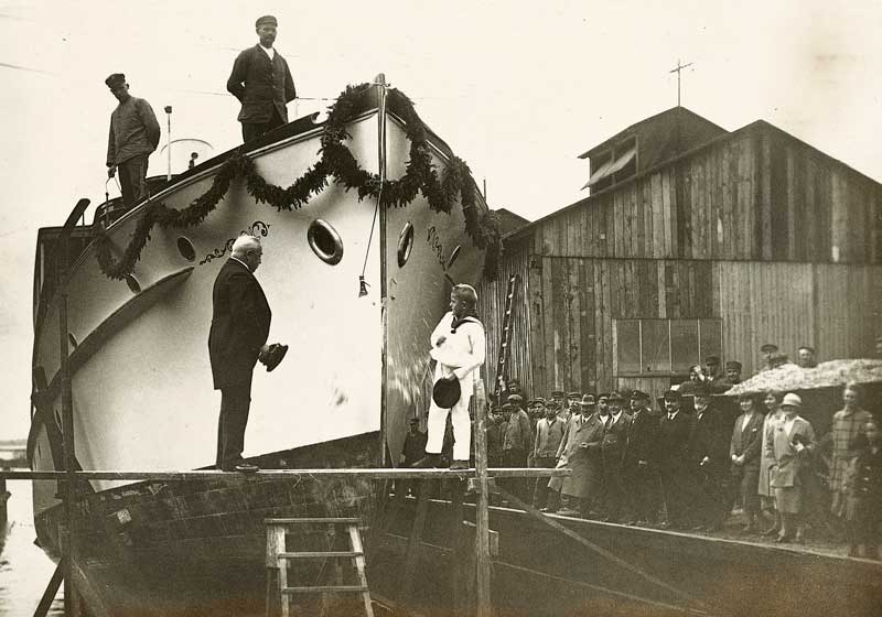 Amura,AmuraWorld,AmuraYachts, Bautizo del yate a motor <em>Scout</em> (1926).