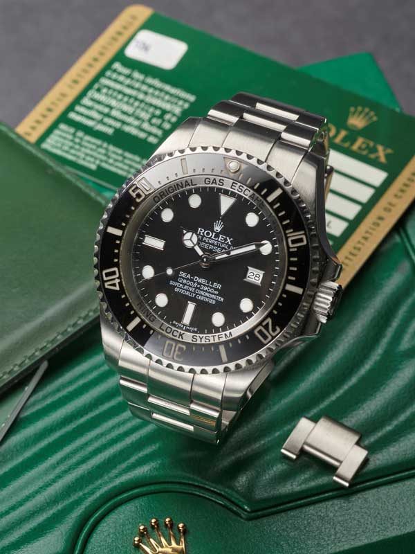 Amura,AmuraWorld,AmuraYachts, Rolex. Deepsea Sea-Dweller, Ref. 116660, reloj con brazalete de acero inoxidable, circa 2010.