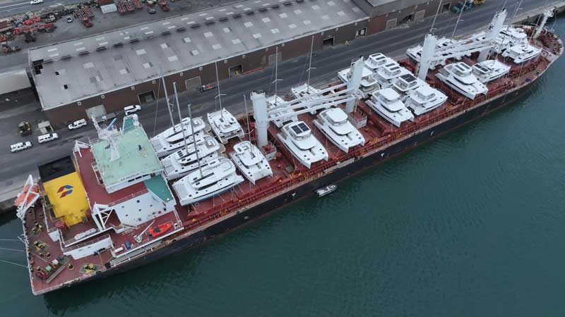 Amura,AmuraWorld,AmuraYachts, Los catamaranes Leopard son transportados para su exhibición en los principales shows náuticos.