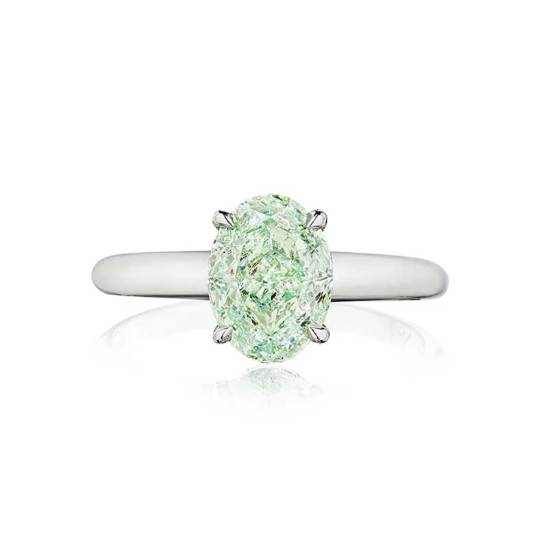 Amura,AmuraWorld,AmuraYachts, Anillo con diamante de color verde intenso.