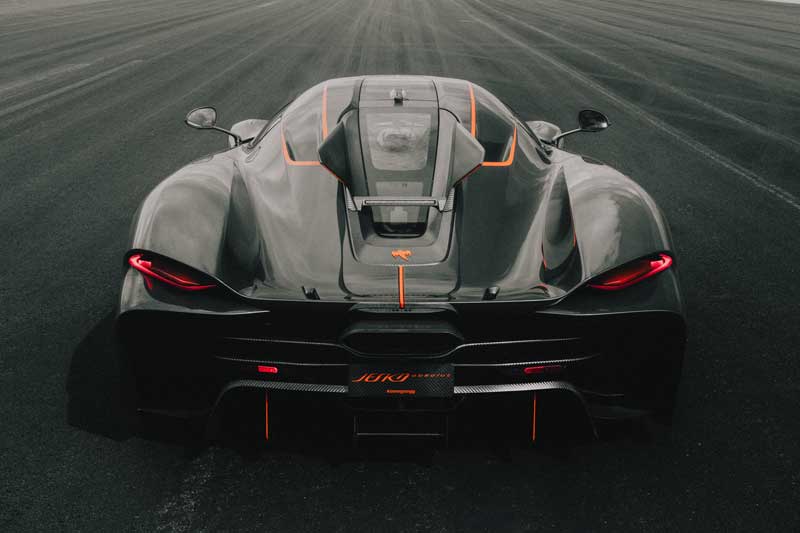 Amura,AmuraWorld,AmuraYachts, El aeródromo sueco de Örebro, fue el escenario de la marca de velocidad del Jesko Absolut de Koenigsegg piloteado por Markus Lundh.