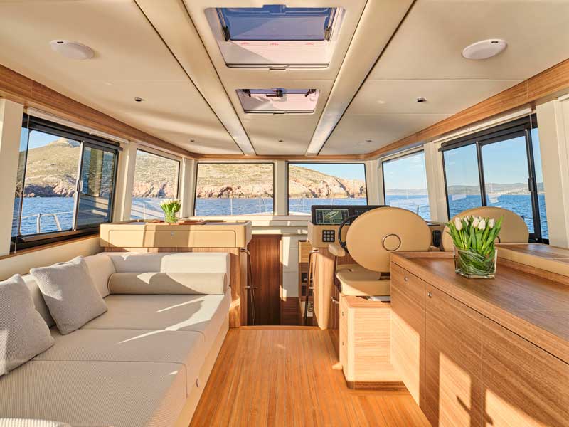Amura,AmuraWorld,AmuraYachts, Los interiores del OT-80 son creación de Lorenzo Argento.