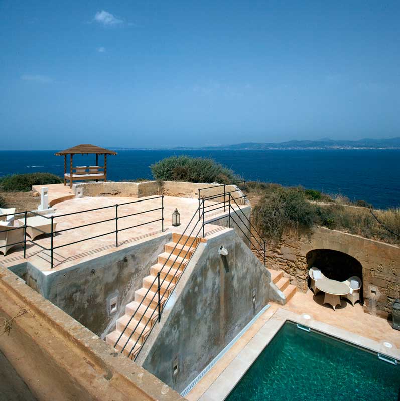 Amura,AmuraWorld,AmuraYachts, Cap Rocat está catalogado como Monumento Nacional Español.